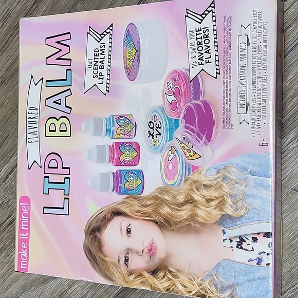 NIB Make It Mine Flavored Lip Balm Creation Kit - Picture 1 of 3